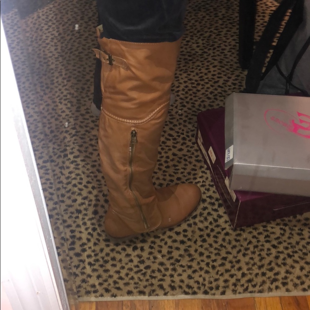 Boots - Picture 3 of 5